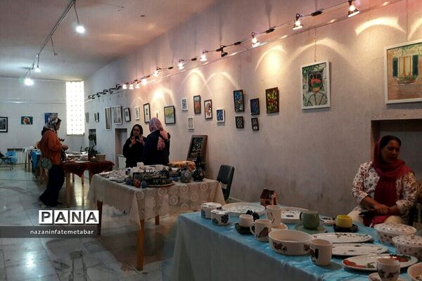 نمایشگاه هنرهای تجسمی هنرمندان شهرستان فیروزکوه به‌مناسبت هفته فرهنگی
