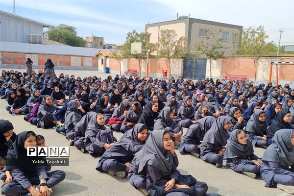 مراسم میلاد پیامبر(ص)  و امام جعفر صادق (ع) در دبیرستان هوشیار