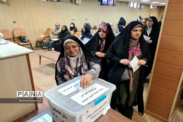 برگزاری انتخابات انجمن اولیا در دبیرستان فرهنگ ۱۳