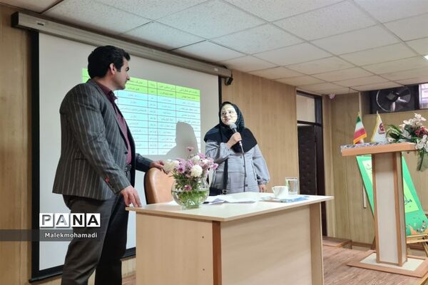 برگزاری انتخابات انجمن اولیا در دبیرستان فرهنگ ۱۳