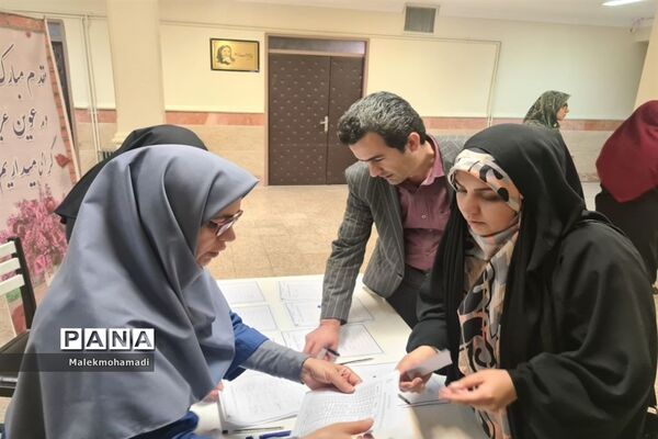 برگزاری انتخابات انجمن اولیا در دبیرستان فرهنگ ۱۳