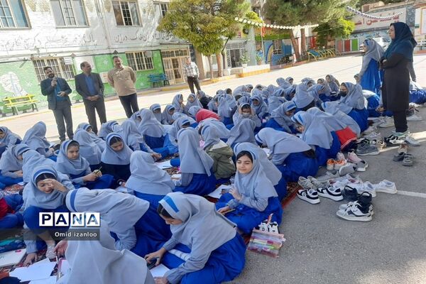 نقاشی همگانی با موضوع ایثار و شهادت در آموزشگاه‌های ابتدایی خراسان شمالی