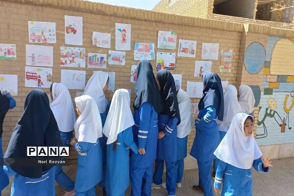 حضور آتش‌نشانان در مدرسه پیری