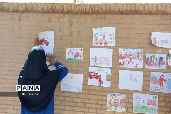 حضور آتش‌نشانان در مدرسه پیری