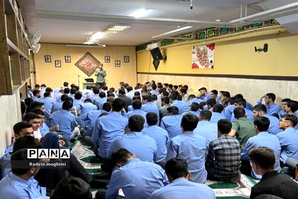 مراسم یادبود شهید‌هادی در دبیرستان دکتر حسابی منطقه ۸