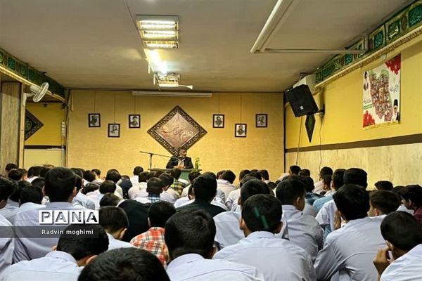 مراسم یادبود شهید‌هادی در دبیرستان دکتر حسابی منطقه ۸