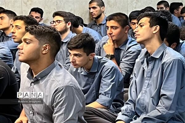 مراسم یادبود شهید‌هادی در دبیرستان دکتر حسابی منطقه ۸