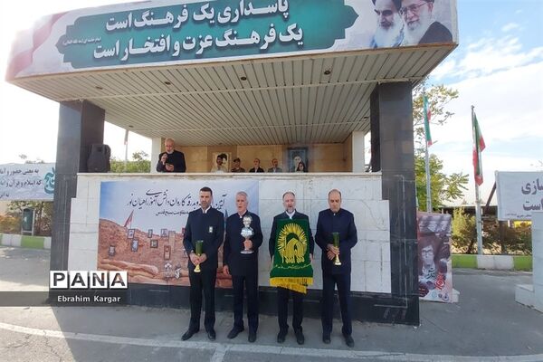 بدرقه دختران منطقه ۵ برای اعزام به اردوی راهیان نور غرب کشور