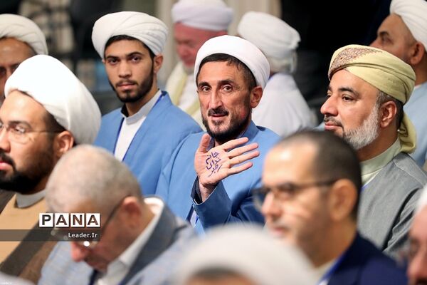 دیدار مسئولان نظام، سفرای کشور‌های اسلامی و میهمانان کنفرانس وحدت با مقام معظم رهبری