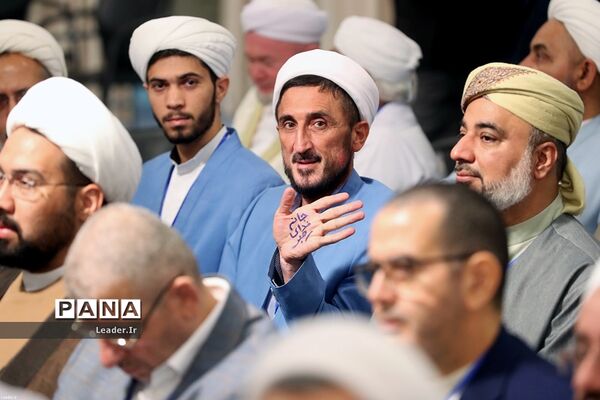 دیدار مسئولان نظام، سفرای کشور‌های اسلامی و میهمانان کنفرانس وحدت با مقام معظم رهبری