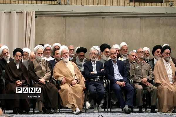 دیدار مسئولان نظام، سفرای کشور‌های اسلامی و میهمانان کنفرانس وحدت با مقام معظم رهبری
