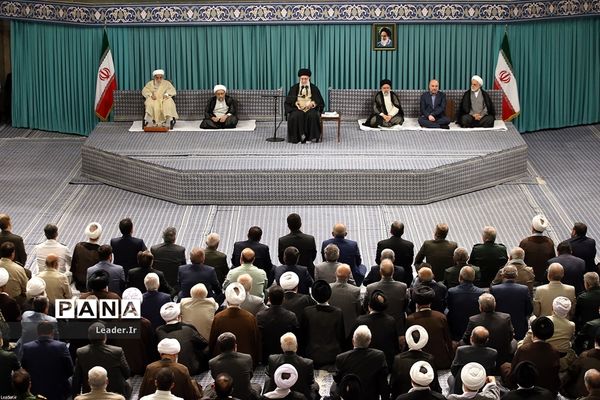 دیدار مسئولان نظام، سفرای کشور‌های اسلامی و میهمانان کنفرانس وحدت با مقام معظم رهبری