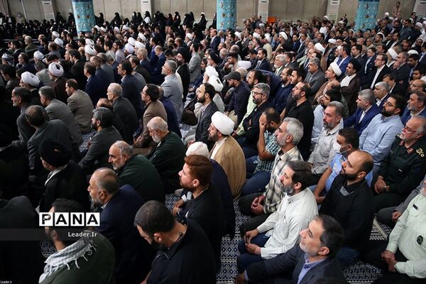 دیدار مسئولان نظام، سفرای کشور‌های اسلامی و میهمانان کنفرانس وحدت با مقام معظم رهبری