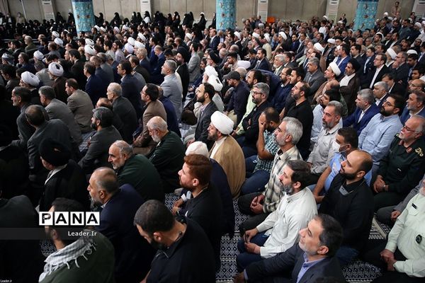 دیدار مسئولان نظام، سفرای کشور‌های اسلامی و میهمانان کنفرانس وحدت با مقام معظم رهبری