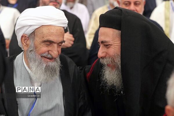 دیدار مسئولان نظام، سفرای کشور‌های اسلامی و میهمانان کنفرانس وحدت با مقام معظم رهبری
