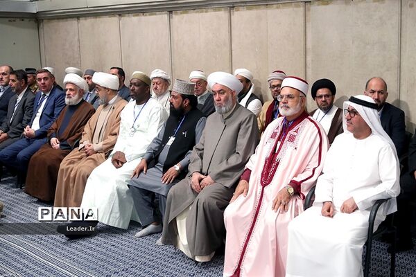 دیدار مسئولان نظام، سفرای کشور‌های اسلامی و میهمانان کنفرانس وحدت با مقام معظم رهبری