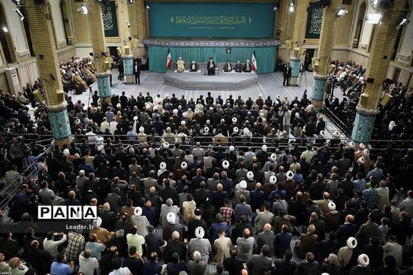 دیدار مسئولان نظام، سفرای کشور‌های اسلامی و میهمانان کنفرانس وحدت با مقام معظم رهبری