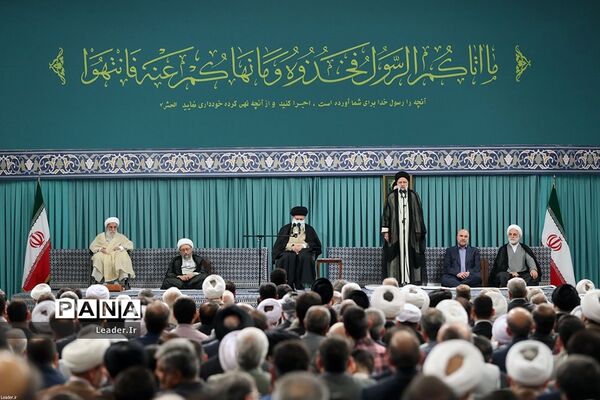 دیدار مسئولان نظام، سفرای کشور‌های اسلامی و میهمانان کنفرانس وحدت با مقام معظم رهبری