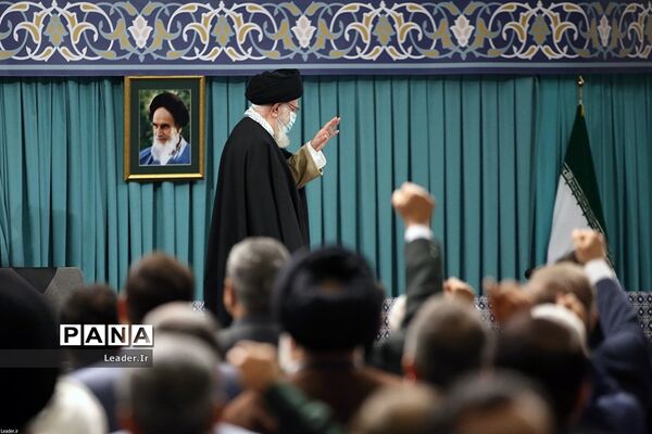 دیدار مسئولان نظام، سفرای کشور‌های اسلامی و میهمانان کنفرانس وحدت با مقام معظم رهبری
