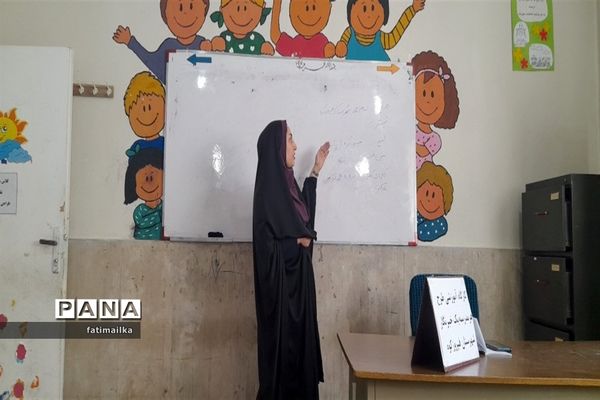 جلسه آموزشی خبرنویسی  ویژه دانش‌‌آموز‌خبرنگاران در شهرستان فیروزکوه