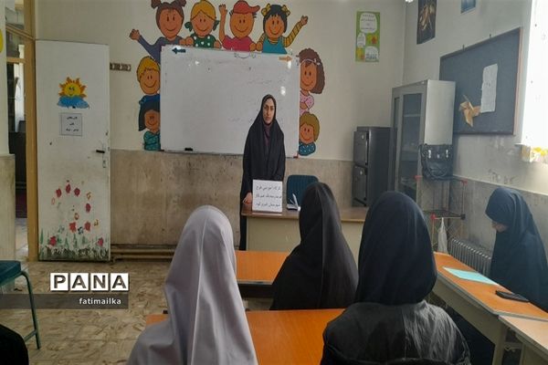 جلسه آموزشی خبرنویسی  ویژه دانش‌‌آموز‌خبرنگاران در شهرستان فیروزکوه