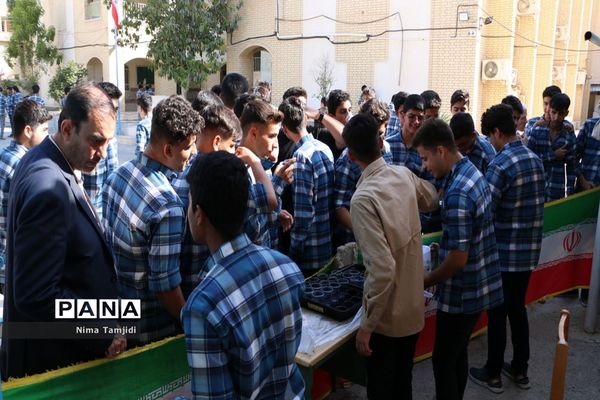 جشن میلاد حضرت نبی اکرم(ص) و امام جعفر صادق‌(ع) در دبیرستان شریعتی بوشهر