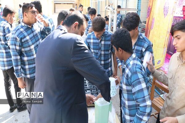جشن میلاد حضرت نبی اکرم(ص) و امام جعفر صادق‌(ع) در دبیرستان شریعتی بوشهر