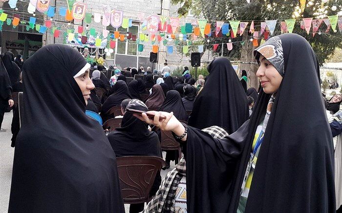 گفت‌وگوی دانش‌آموز خبرنگار پانا با شهروندان بهارستانی در هفته وحدت /فیلم