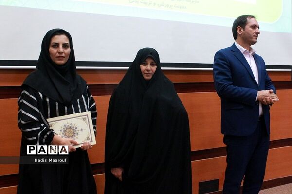آیین تجلیل از برگزیدگان طرح‌های کارشناسی مشاوره و مراقبت در برابر آسیب‌های اجتماعی