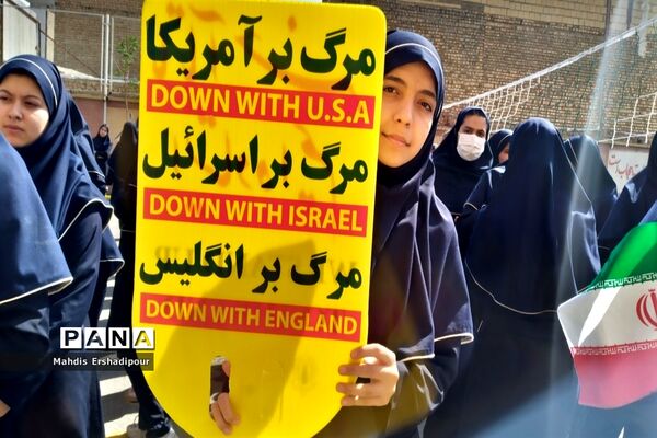 نواختن زنگ حمایت از مردم فلسطین در دبیرستان شاهد کوثر
