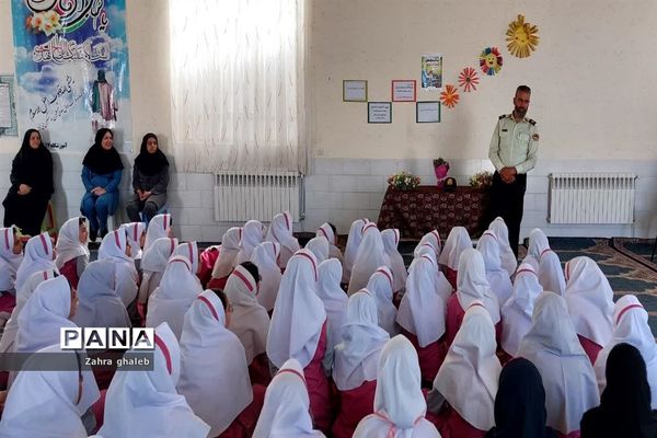 گرامیداشت هفته نیروی انتظامی با رویکرد آموزش و پیشگیری