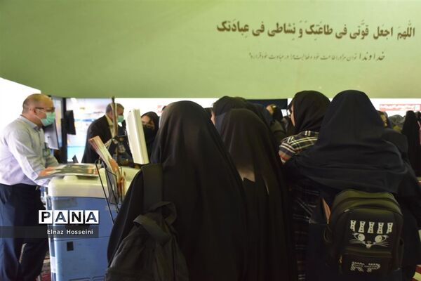 بازدید از نمایشگاه تخصصی دستاوردهای صنعت هسته‌ای کشور