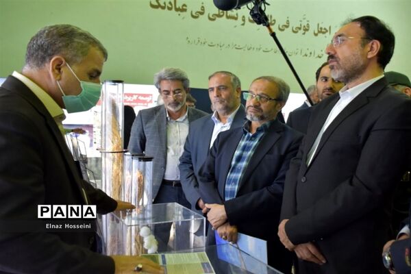 بازدید از نمایشگاه تخصصی دستاوردهای صنعت هسته‌ای کشور