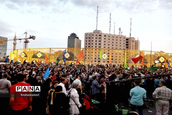جشن بزرگ میلاد پیامبر اکرم (ص) در میدان ولیعصر تهران