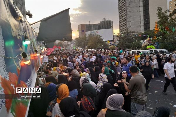 جشن بزرگ میلاد پیامبر اکرم (ص) در میدان ولیعصر تهران