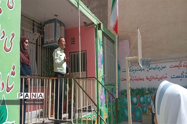 تجلیل از زحمات کارکنان نیروی انتظامی ملارد در دبستان سارا