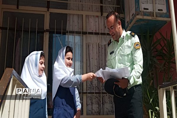 تجلیل از زحمات کارکنان نیروی انتظامی ملارد در دبستان سارا