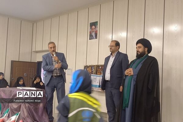 مراسم تقدیر از دانش‌آموزان برتر کشوری در رودهن