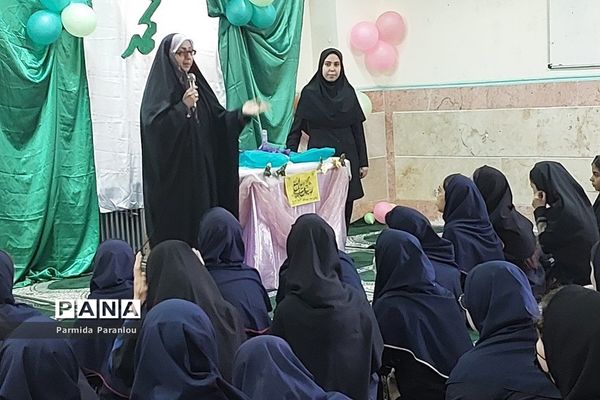 جشن هفته وحدت در دبیرستان نشاط ناحیه ۲ بهارستان‌