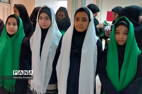 جشن هفته وحدت در دبیرستان نشاط ناحیه ۲ بهارستان‌