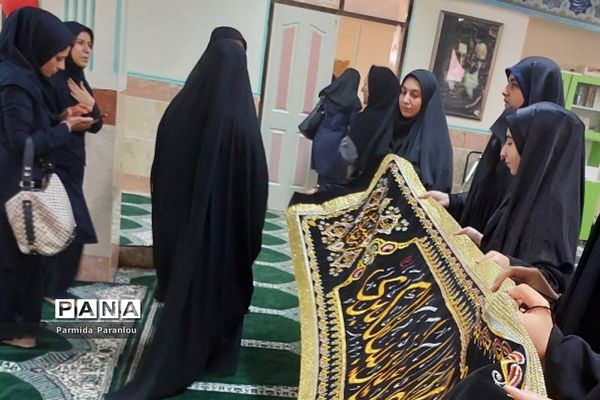 جشن هفته وحدت در دبیرستان نشاط ناحیه ۲ بهارستان‌