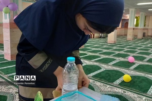 جشن هفته وحدت در دبیرستان نشاط ناحیه ۲ بهارستان‌