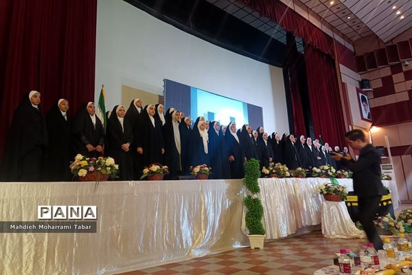 نشست صمیمانه استاندار فارس با مدیران مدارس استان