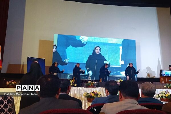نشست صمیمانه استاندار فارس با مدیران مدارس استان