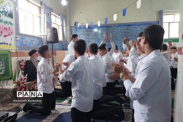 جشن دانش‌آموزی هفته وحدت در دبیرستان نمونه دولتی شهدای علم و فناوری