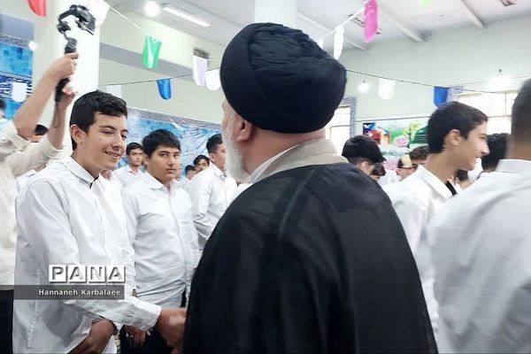جشن دانش‌آموزی هفته وحدت در دبیرستان نمونه دولتی شهدای علم و فناوری