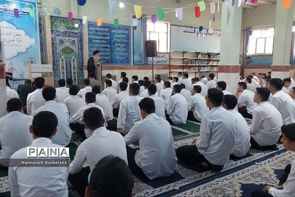 جشن دانش‌آموزی هفته وحدت در دبیرستان نمونه دولتی شهدای علم و فناوری