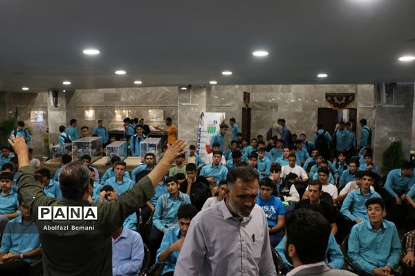 بازدید گروه‌های دانش‌آموزی از موزه دفاع مقدس قم