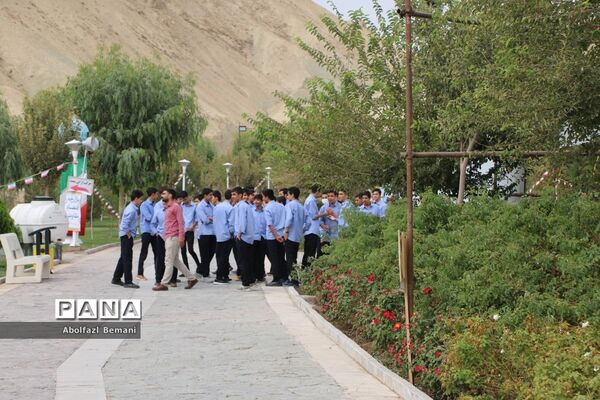 بازدید گروه‌های دانش‌آموزی از موزه دفاع مقدس قم