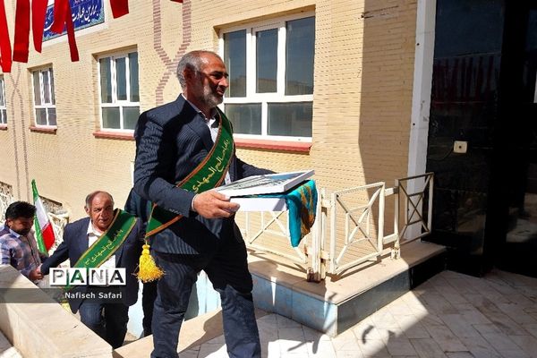 حضور پرچم متبرک مسجد مقدس جمکران در دبیرستان حضرت مریم